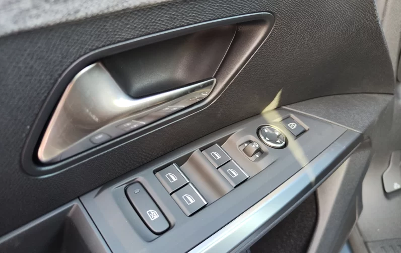Peugeot E-3008 73 kWh GT