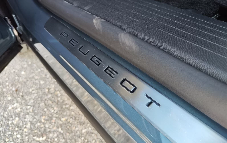 Peugeot E-3008 73 kWh GT