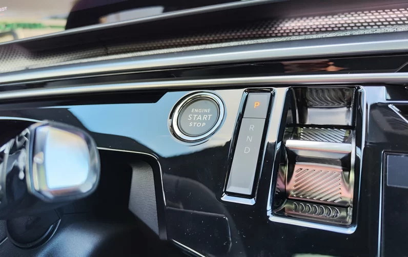 Peugeot E-3008 73 kWh GT