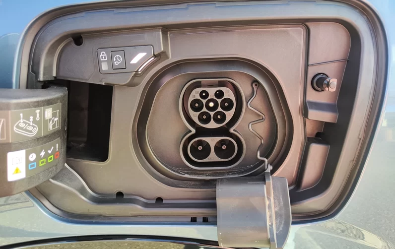 Peugeot E-3008 73 kWh GT