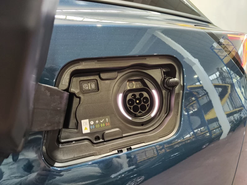 Peugeot 3008 1.6 Hybrid Allure Pack e-EAT8